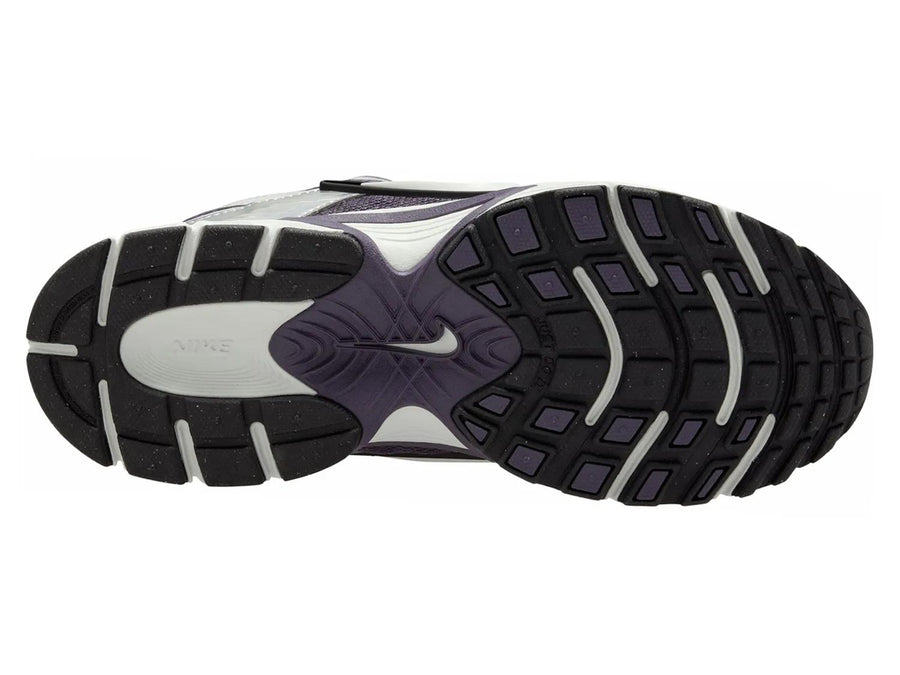 Nike V5 RNR Sneaker - Women's