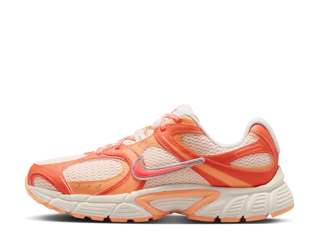 Nike V5 RNR Sneaker - Women's