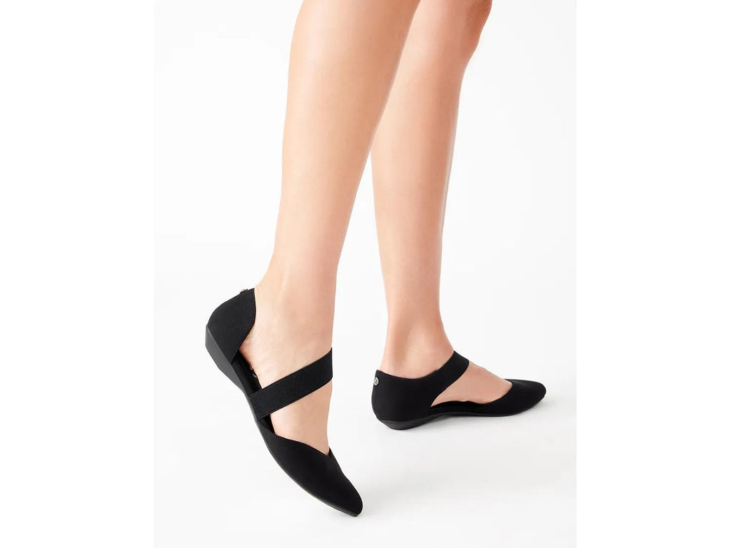 Anne Klein Obila Flat