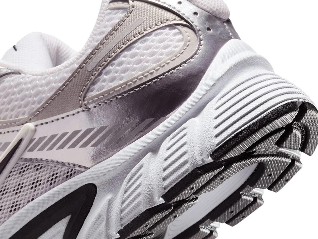 Nike V5 RNR Sneaker - Men's