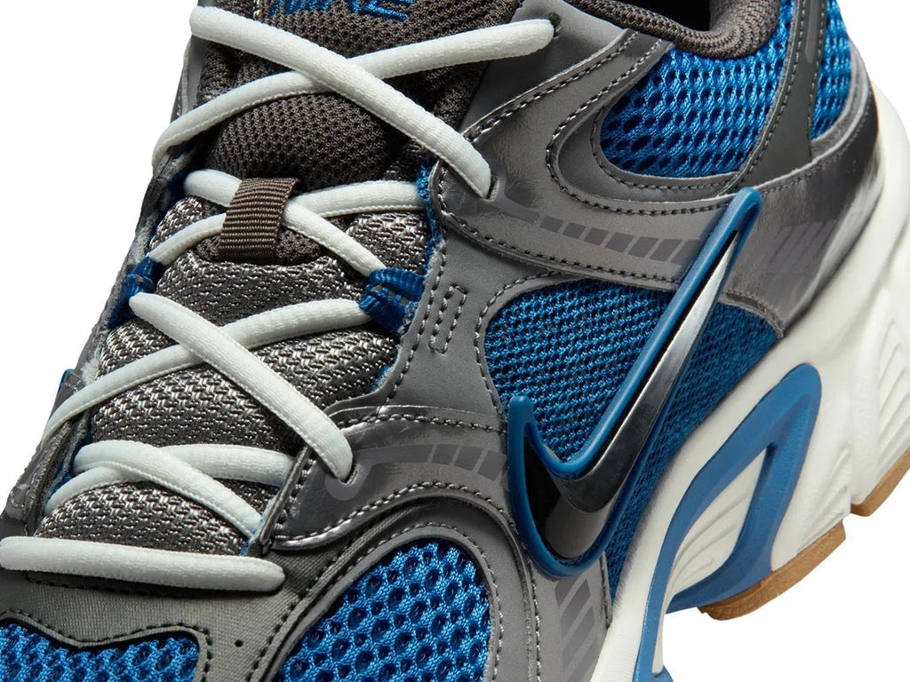 Nike V5 RNR Sneaker - Men's