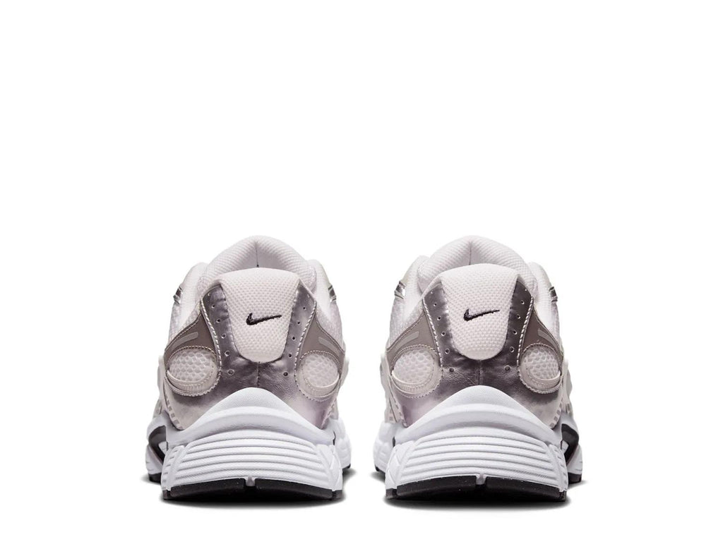 Nike V5 RNR Sneaker - Men's