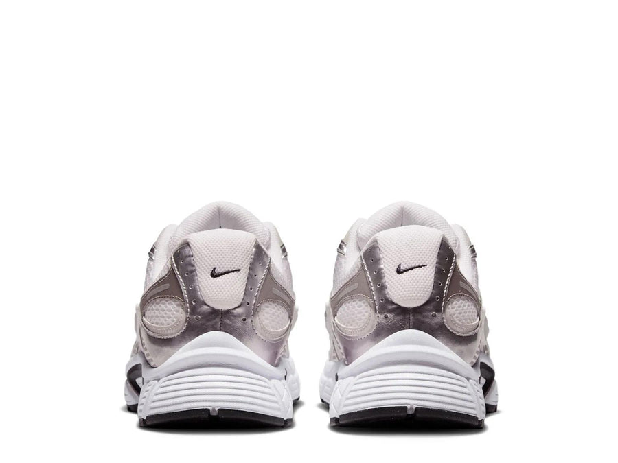 Nike V5 RNR Sneaker - Men's