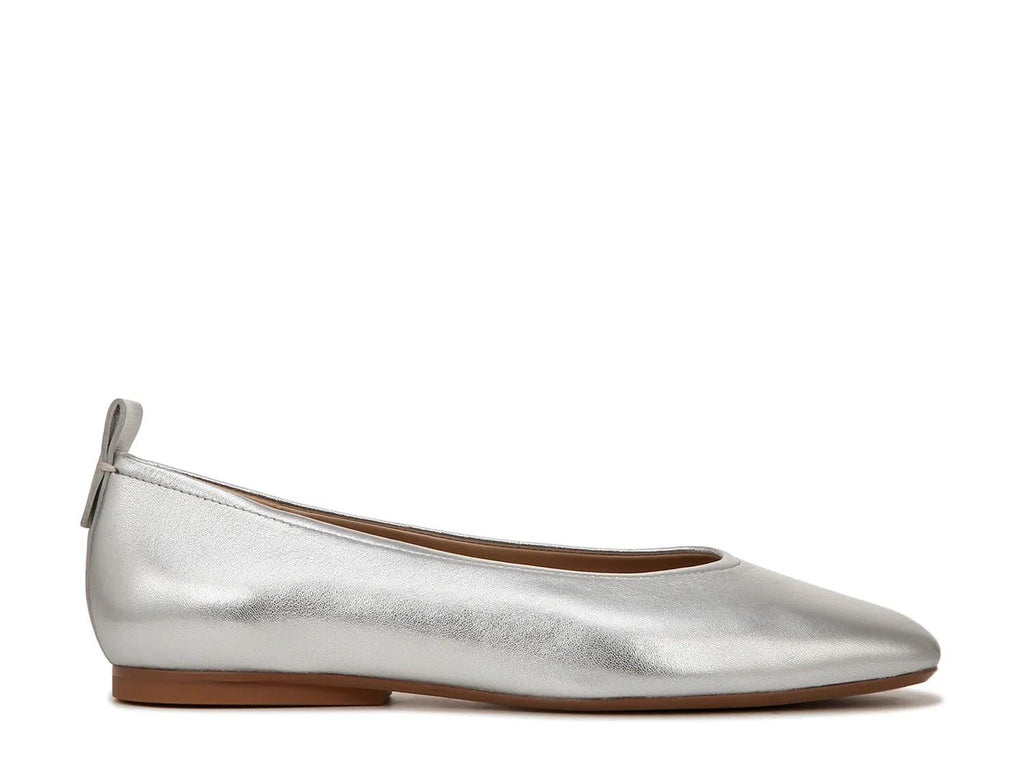 27 Edit Naturalizer Carla Flat