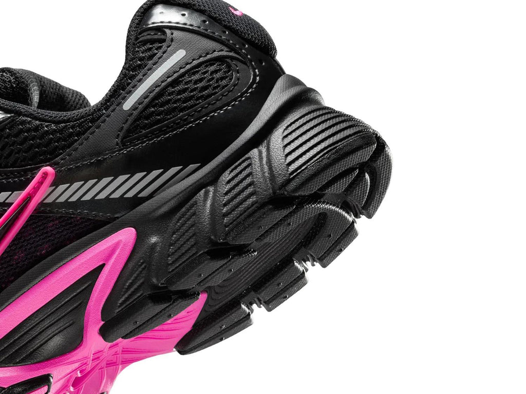 Nike V5 RNR Sneaker - Women's