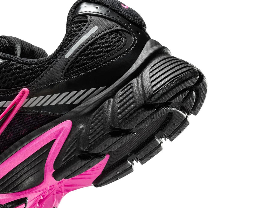 Nike V5 RNR Sneaker - Women's