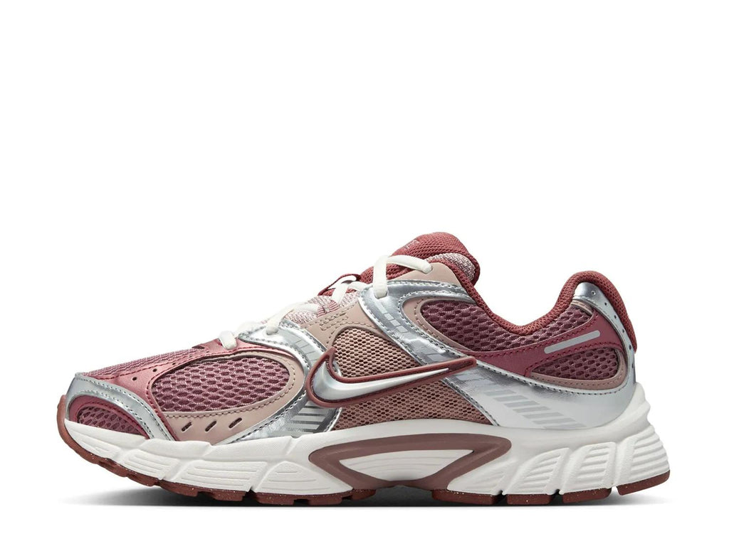 Nike V5 RNR Sneaker - Women's