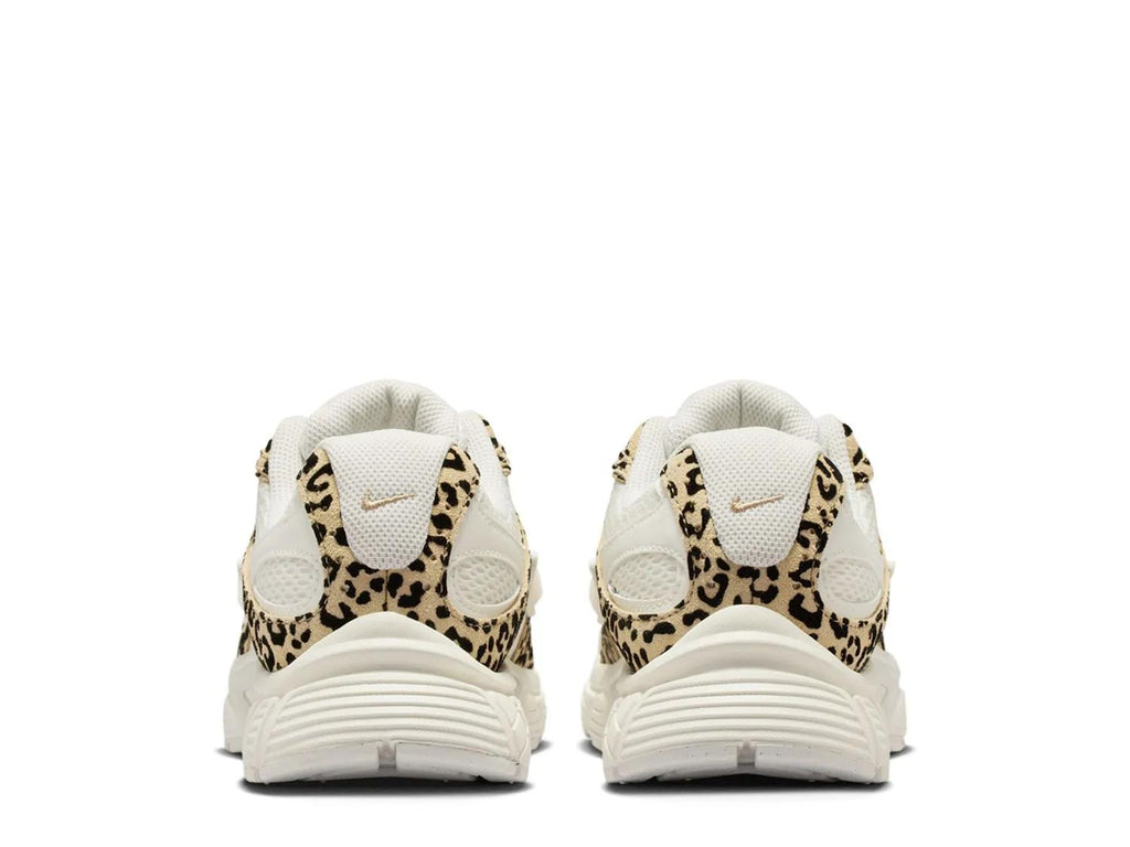 Nike V5 RNR Sneaker - Women's