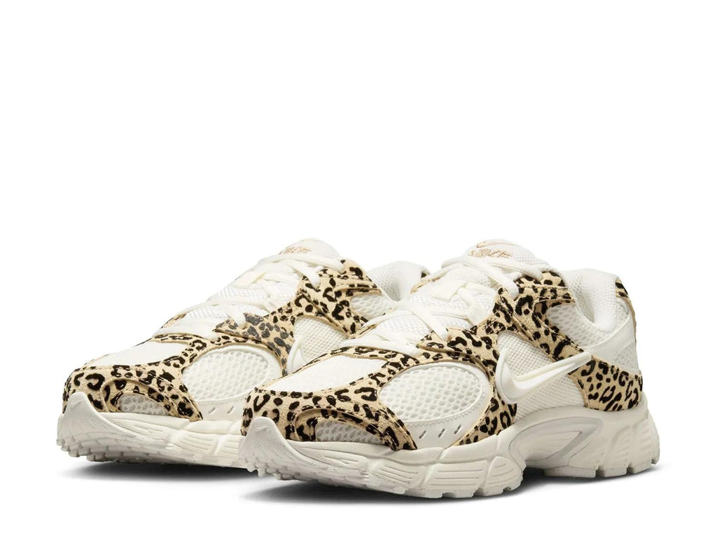 Nike V5 RNR Sneaker - Women's