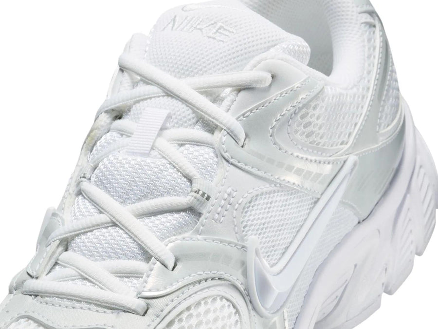 Nike V5 RNR Sneaker - Men's