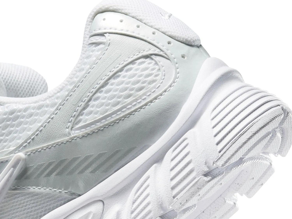 Nike V5 RNR Sneaker - Men's