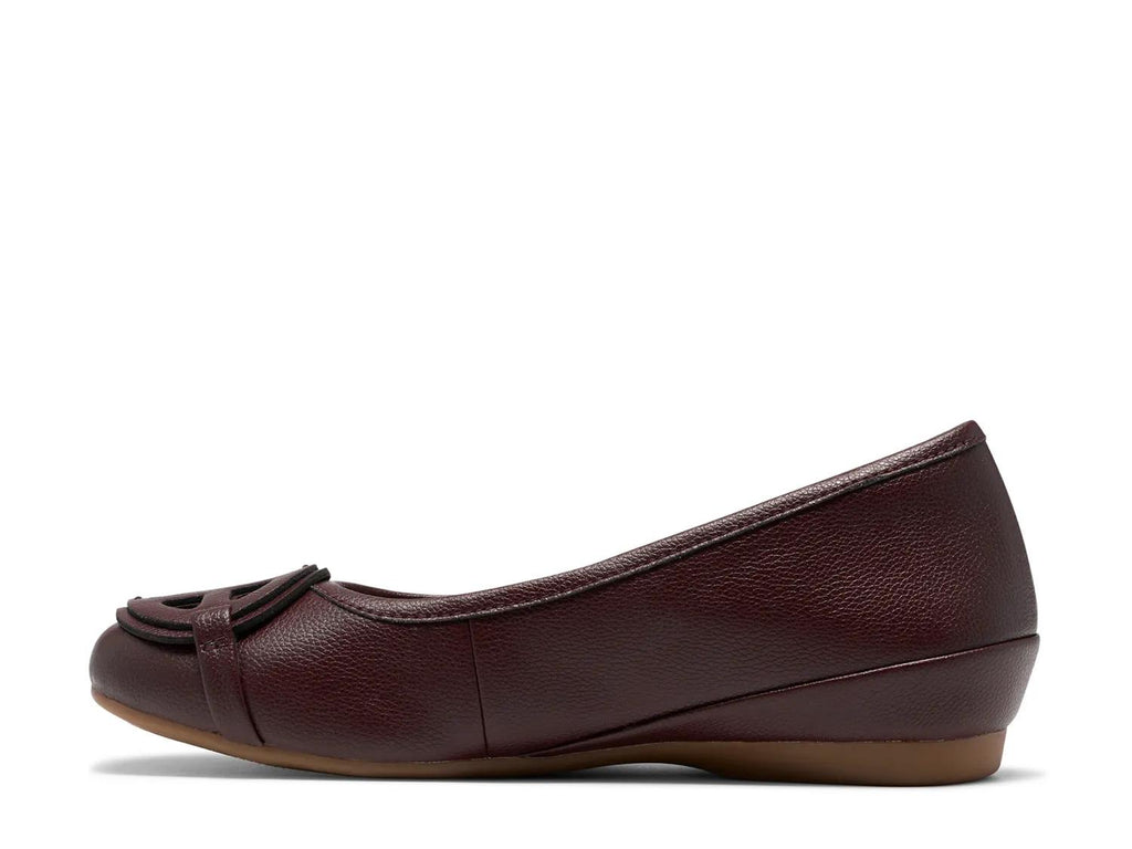 Clarks Cathrynn Luna Flat
