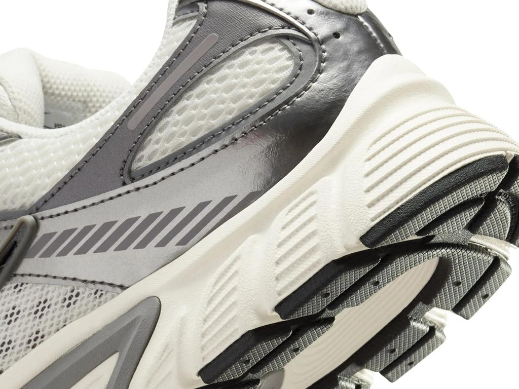 Nike V5 RNR Sneaker - Men's