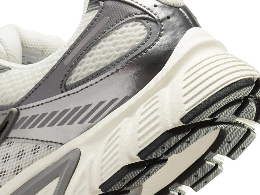 Nike V5 RNR Sneaker - Men's