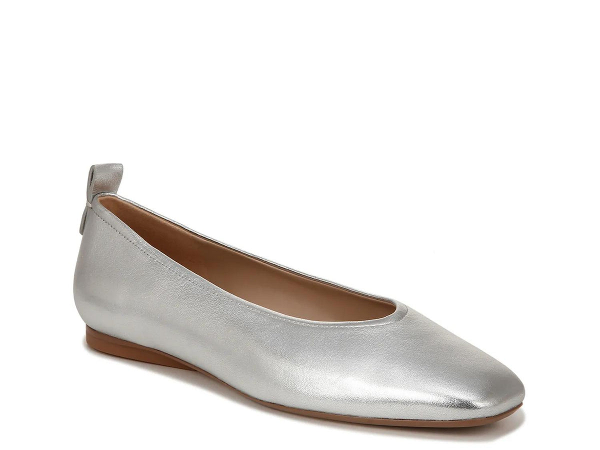 27 Edit Naturalizer Carla Flat