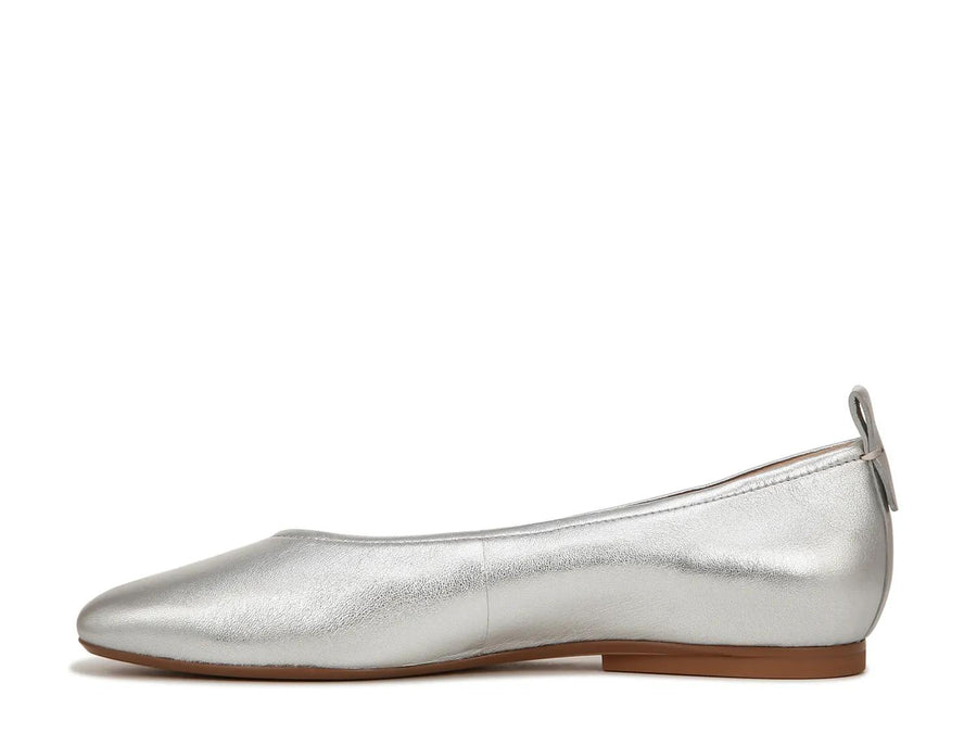 27 Edit Naturalizer Carla Flat
