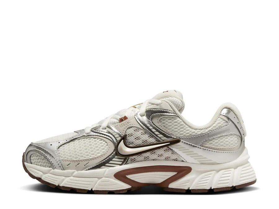 Nike V5 RNR Sneaker - Women's