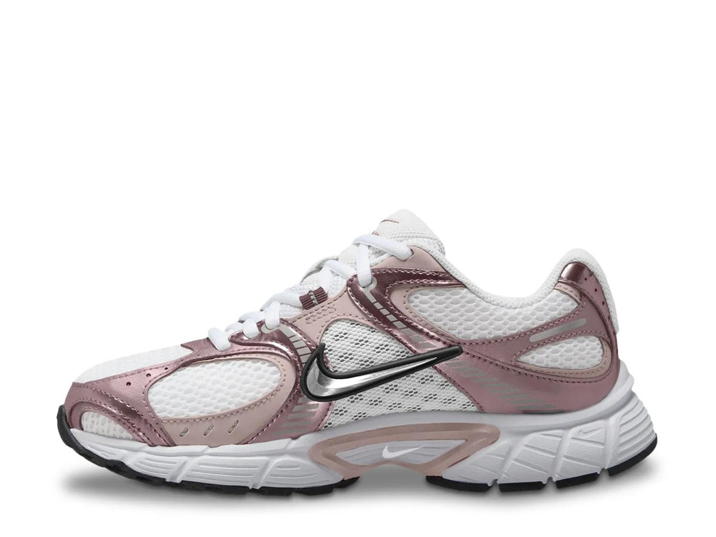 Nike V5 RNR Sneaker - Women's
