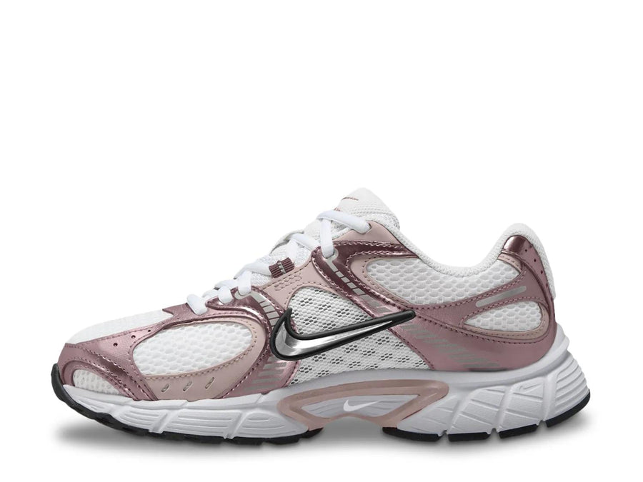 Nike V5 RNR Sneaker - Women's