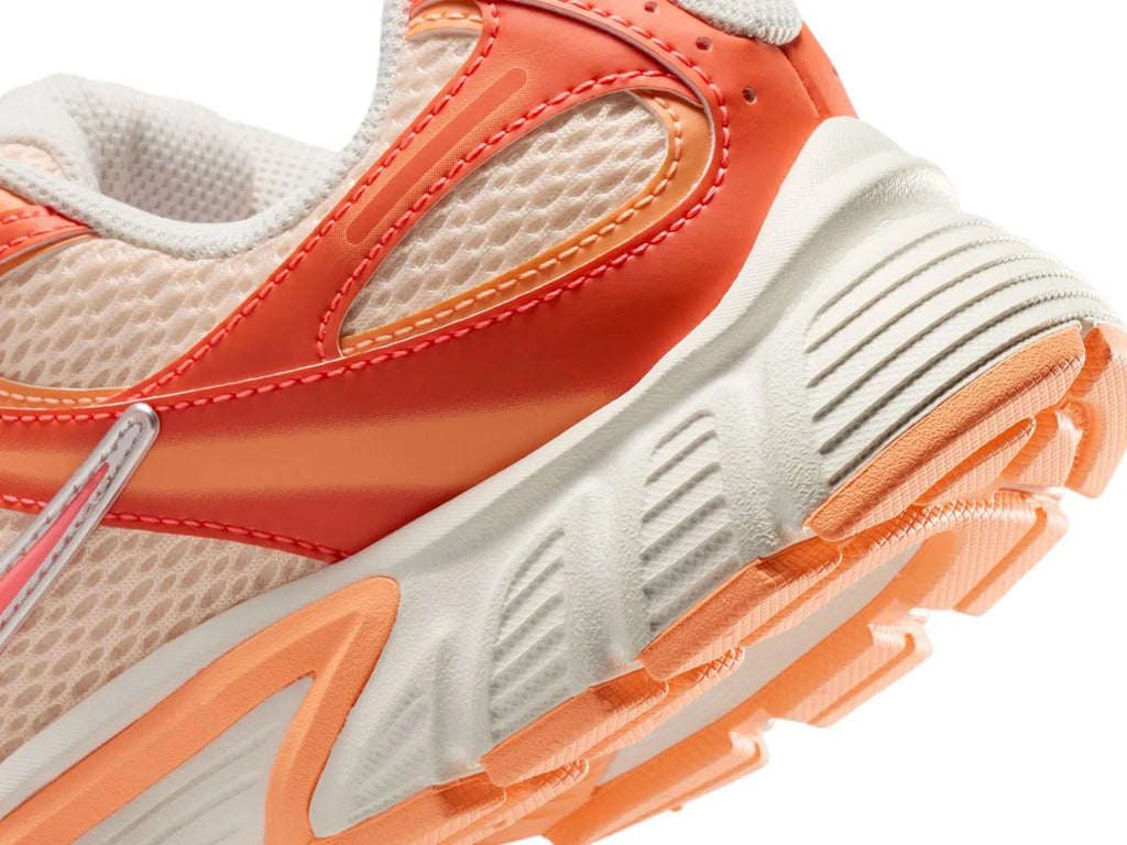 Nike V5 RNR Sneaker - Women's
