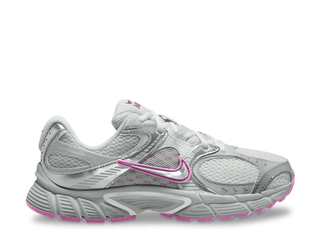Nike V5 RNR Sneaker - Women's