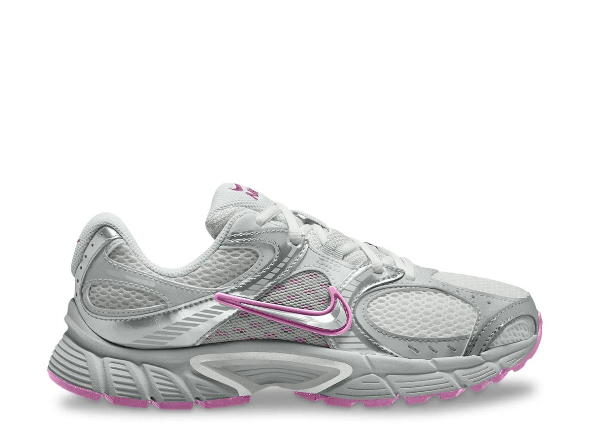 Nike V5 RNR Sneaker - Women's