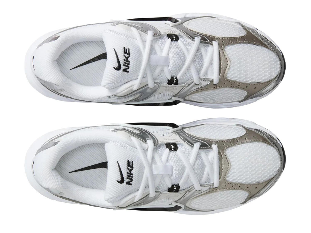 Nike V5 RNR Sneaker - Women's