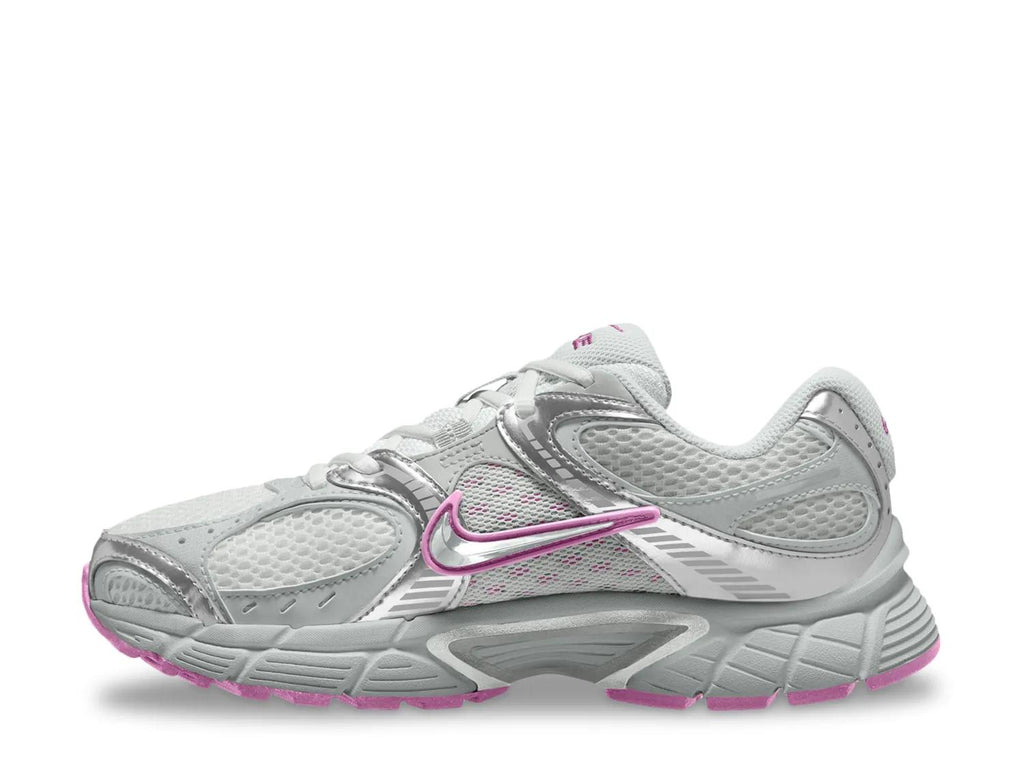 Nike V5 RNR Sneaker - Women's