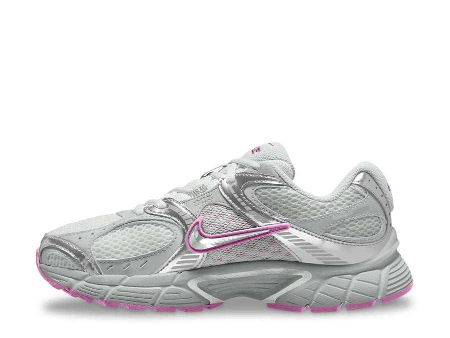 Nike V5 RNR Sneaker - Women's
