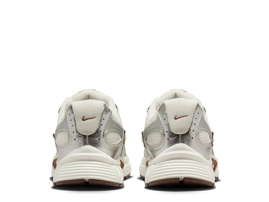 Nike V5 RNR Sneaker - Women's