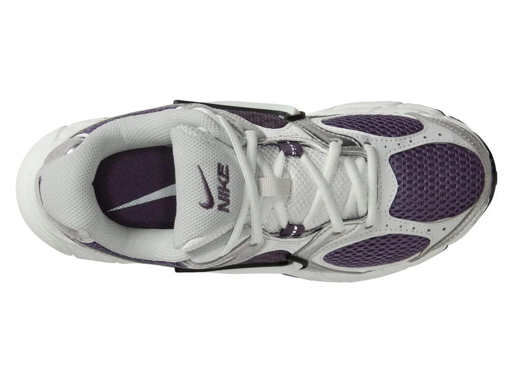 Nike V5 RNR Sneaker - Women's