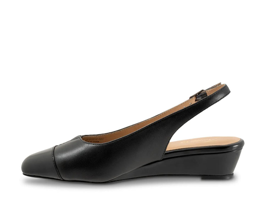 Trotters Dea Wedge Pump