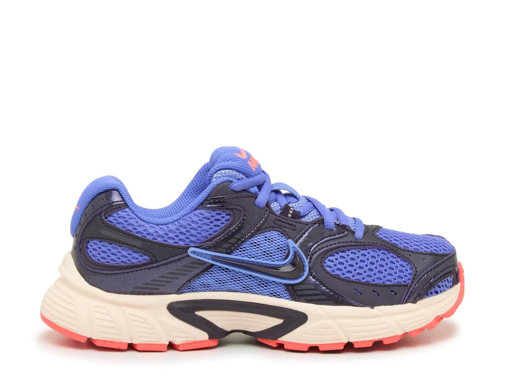 Nike V5 RNR Sneaker - Women's