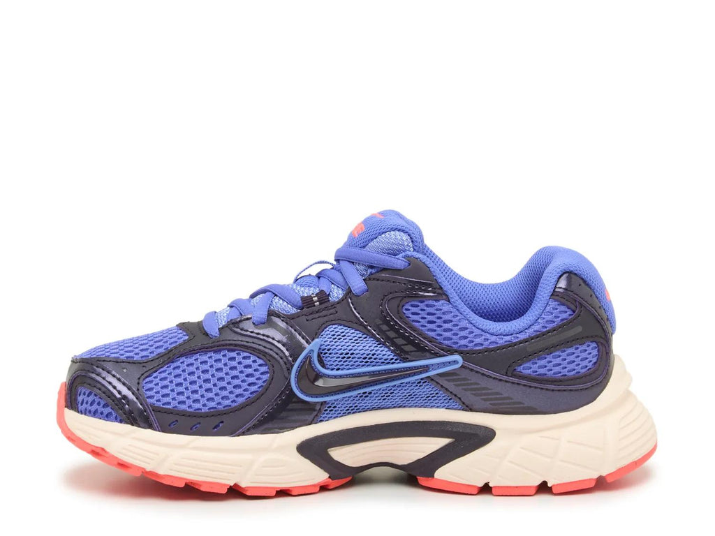 Nike V5 RNR Sneaker - Women's
