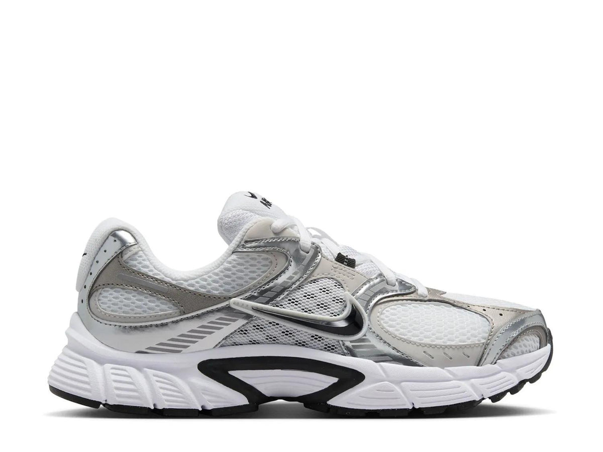 Nike V5 RNR Sneaker - Women's