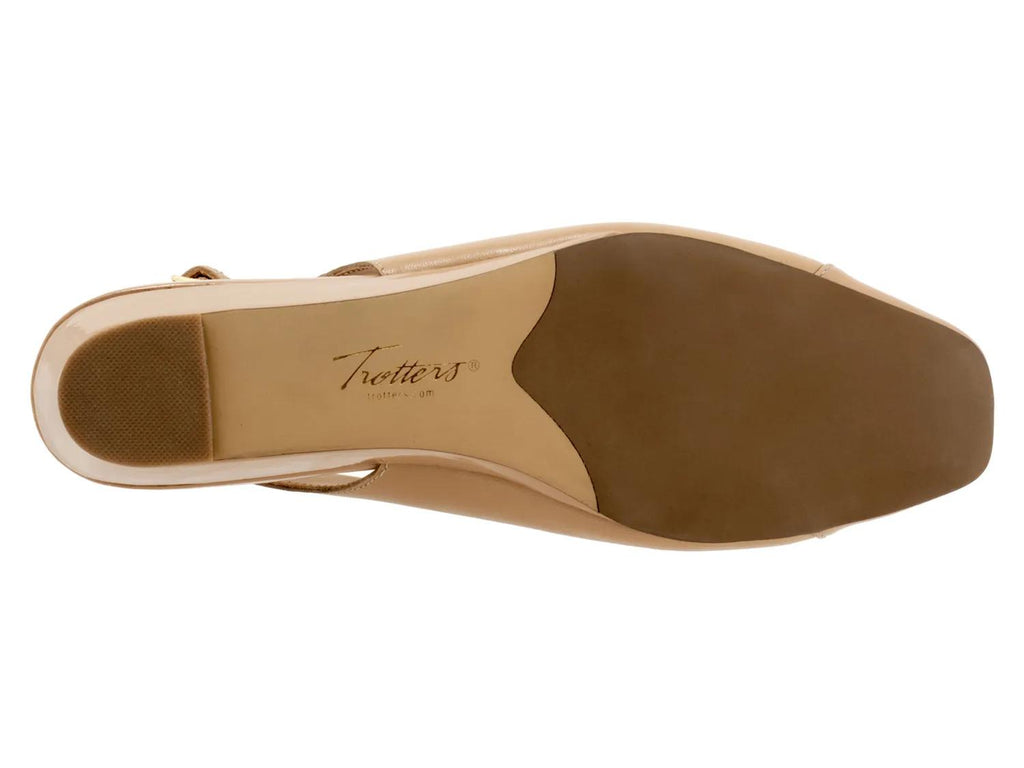 Trotters Dea Wedge Pump