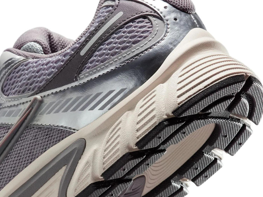 Nike V5 RNR Sneaker - Men's